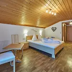 Gamshag Hotel 3*